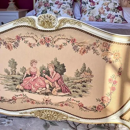 Maison De Mags & Mags Marie Antoinette