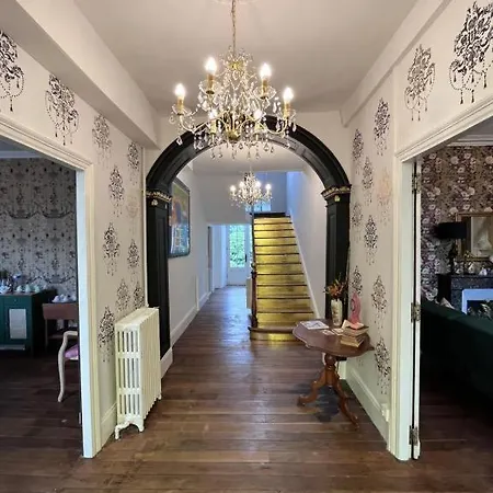 Maison De Mags & Mags Marie Antoinette Bed & Breakfast