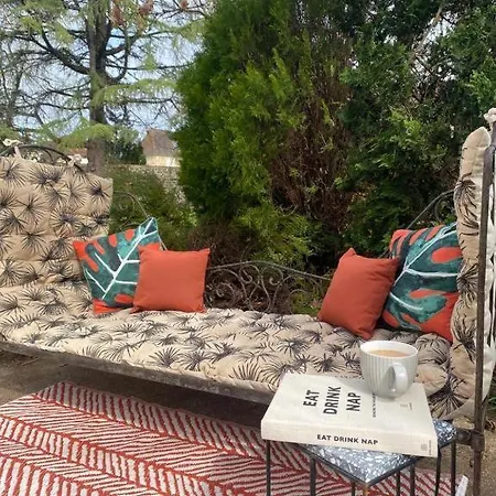 Maison De Mags & Mags Marie Antoinette Bed & Breakfast Lanouaille